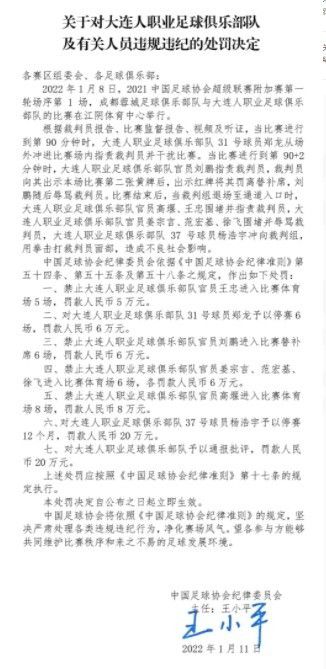 亚伦（乔纳·希尔 Jonah Hill 饰）是一个刚分开校园，走进社会的年夜学结业生，他找到的第一份工作则是在一家唱片公司做助理。可对他本身而言，这工作干得并不是那末高兴，由于这个助理天天城市被人呼之则来，挥之则往，最使亚伦头疼的就是还要应付公司里那帮说着色情笑话，老是让本身尴尬的同事和上司。                                  一天，上司俄然派给亚伦一个工作：要陪同公司的签约艺人、闻名摇滚歌手奥尔